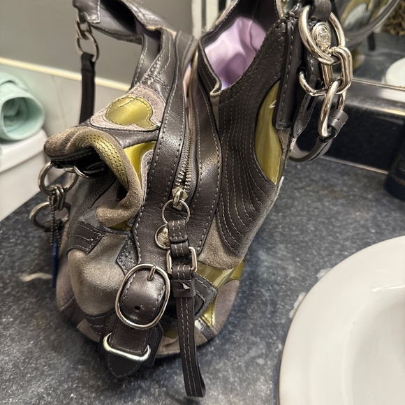 2010 coach bag. - Picture 4 of 5